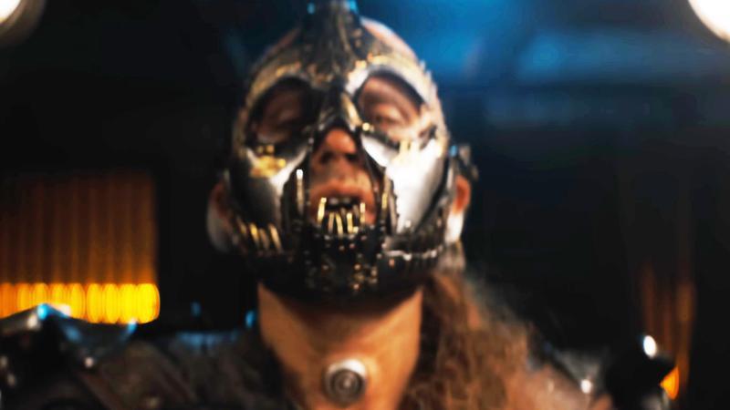 Krem wears metalic mask in Supergirl.