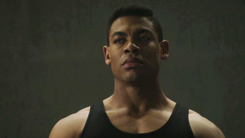 Aaron Pierre as Dev-Em in Krypton