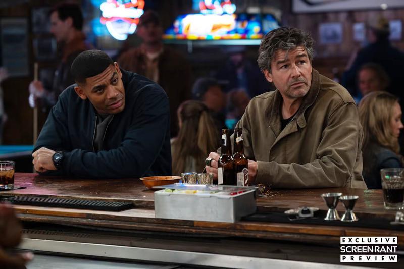 Hal Jordan and John Stewart in a bar in Lanterns drinking.