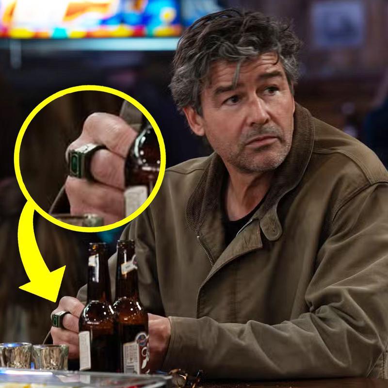 Kyle Chandler Hal Jordan with Green Lantern ring close up in new bar photo.