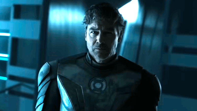 Kyle Chandler as Hal Jordan in Green Lantern suit in 'Lanterns.'