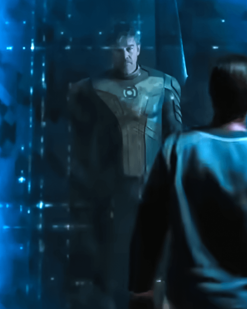 Kyle Chandler as Hal Jordan in Green Lantern suit in front of Sinestro in 'Lanterns.'