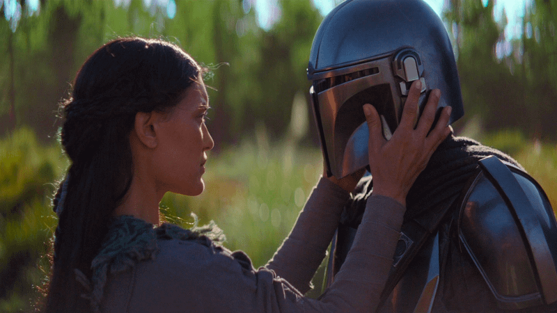 Omera and the Mandalorian in The Mandalorian Season 1.
