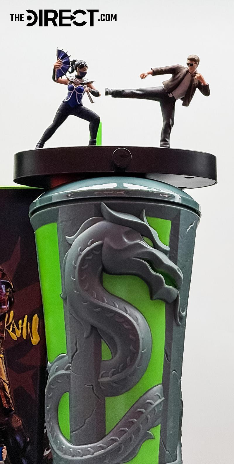 Mortal Kombat 2, Light up Grippr cup with Johnny Cage and Kitana topper.