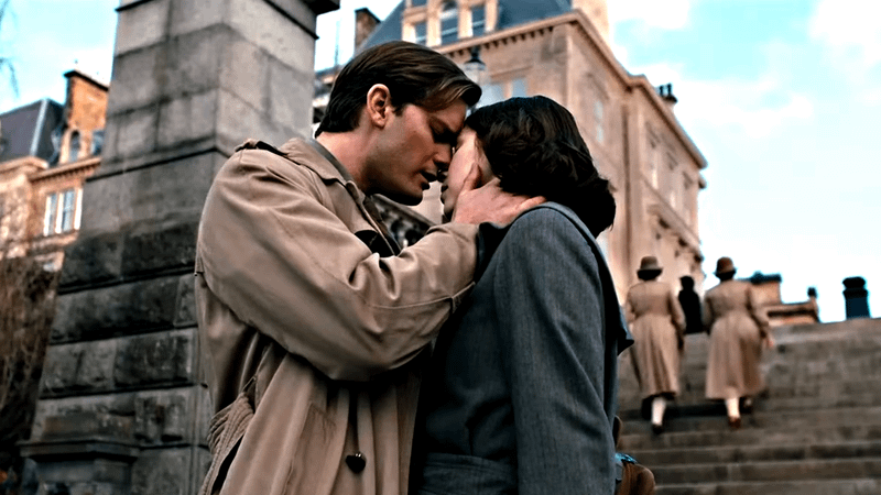 Jeremy Irvine as Henry Beauchamp & Hermione Corfield as Julia Moriston in Outlander: Blood of My Blood
