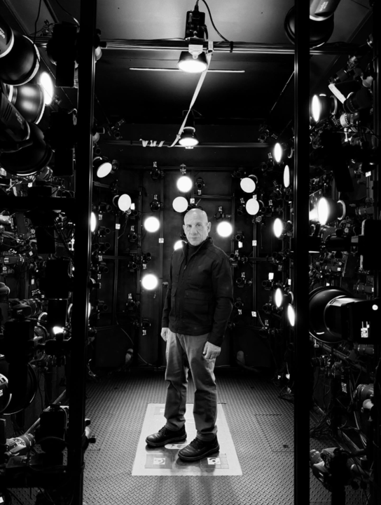 Paul Ben-Victor on Lanterns set