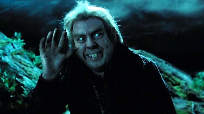 Harry Potter and the Prisoner of Azkaban Peter Pettigrew transforming into Scabbers.