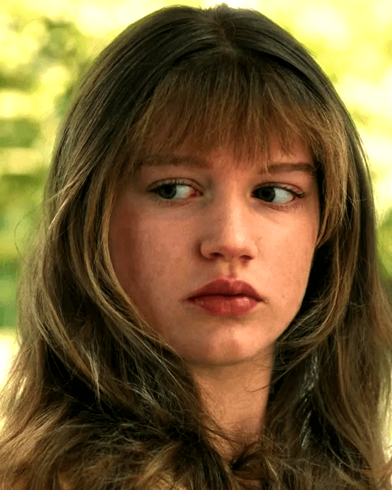 Sara Grey with her hair down.