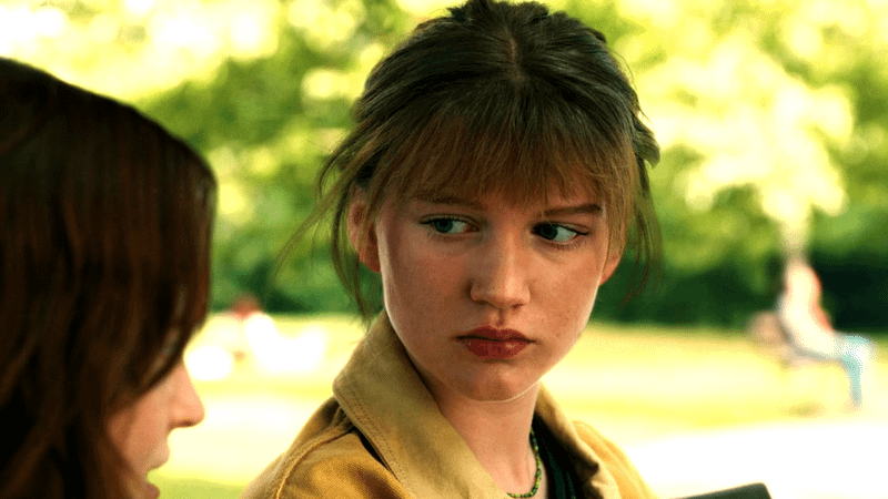 Jean and Sara Grey together.