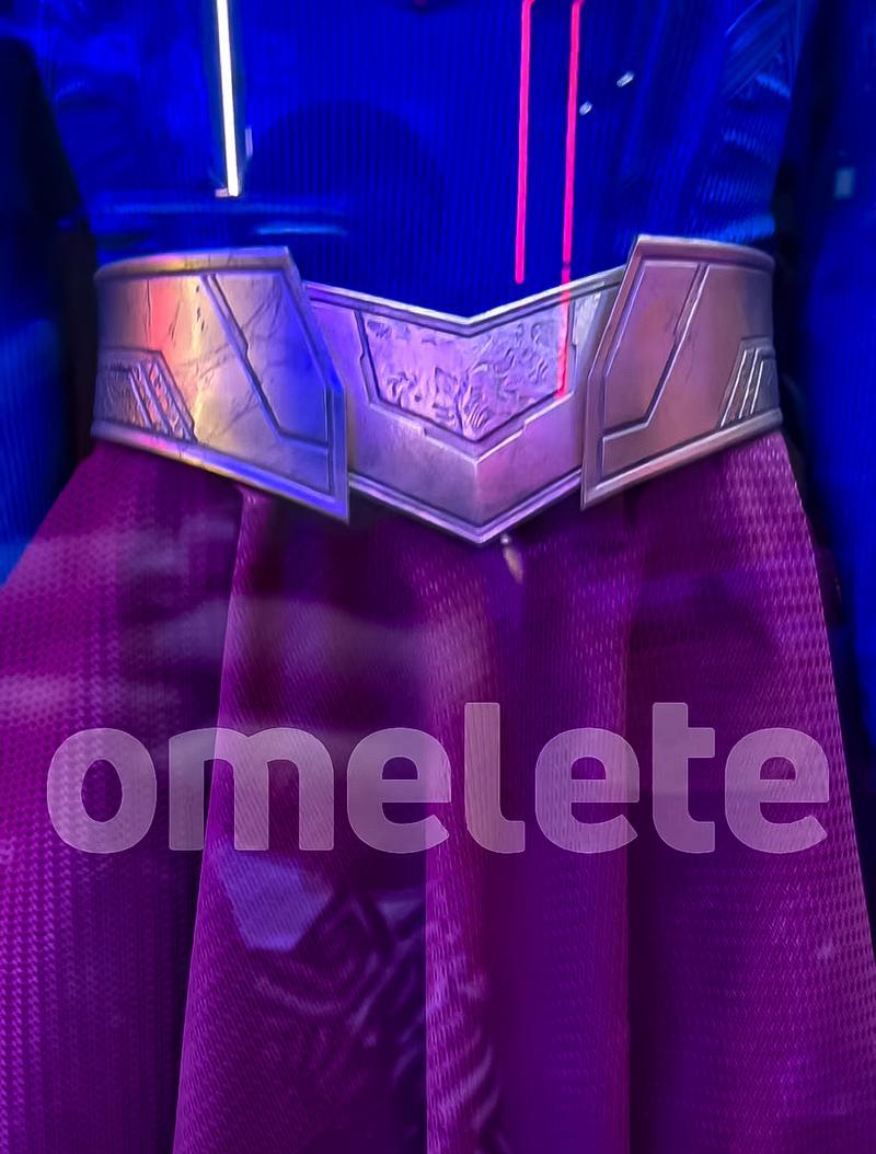 A close-up of Supergirl's DCU belt