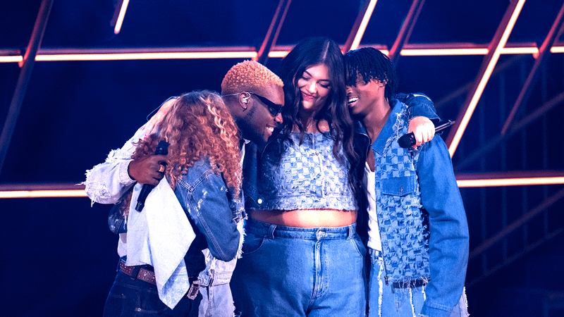 SZN4 hugging each other in Building the Band